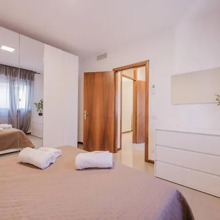 Unico 5 450 Mt From Mestre Station Apartment Venice