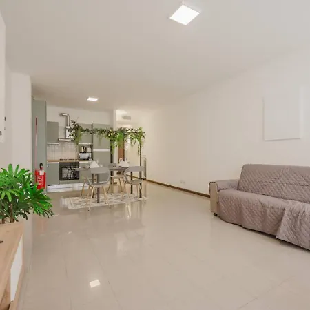 Unico 5 450 Mt From Mestre Station Apartment *