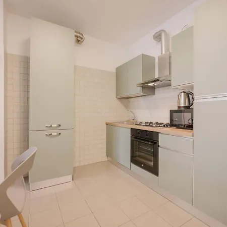 Unico 5 450 Mt From Mestre Station Apartment