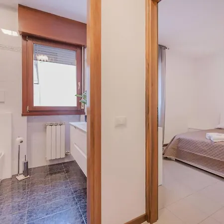 Unico 5 450 Mt From Mestre Station Apartment *