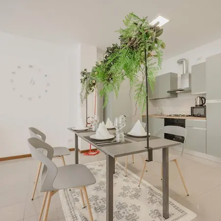 Unico 5 450 Mt From Mestre Station Apartment